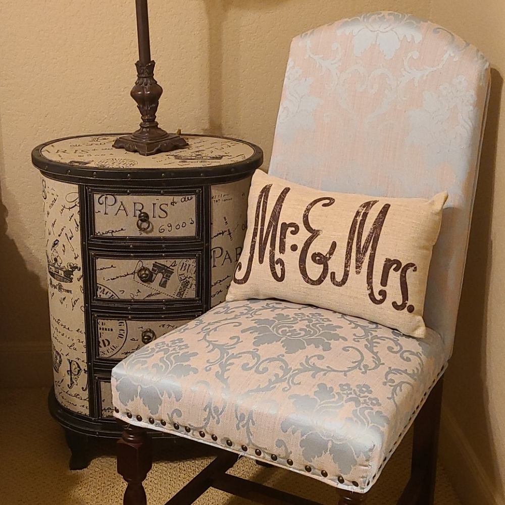 NWOT Mr & Mrs throw pillow